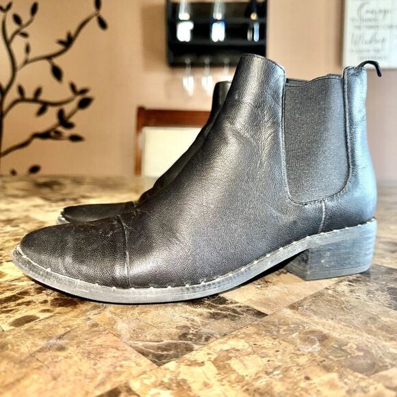 Dolce Vita Black Leather Block Heel Studded Chelsea Boot Booties - Picture 6 of 10